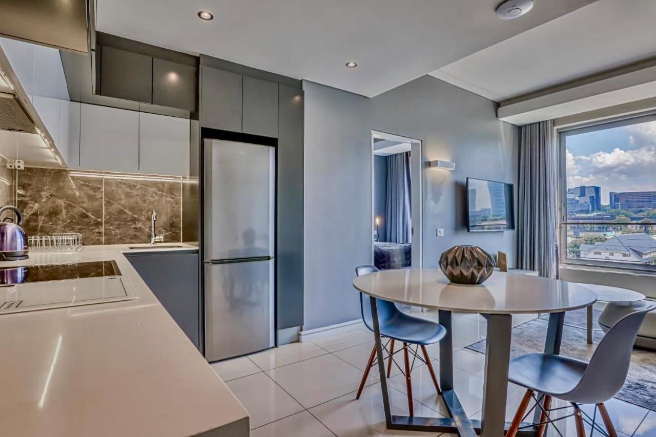 Hotel Apartment In Sandton Private Unit Johannesburg Exterior photo